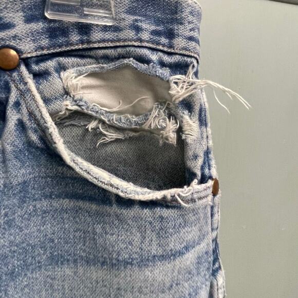 Wrangler Light Wash Distressed Jeans 35x36 Thrashed Destructed Mens 936 PWD - Picture 4 of 10